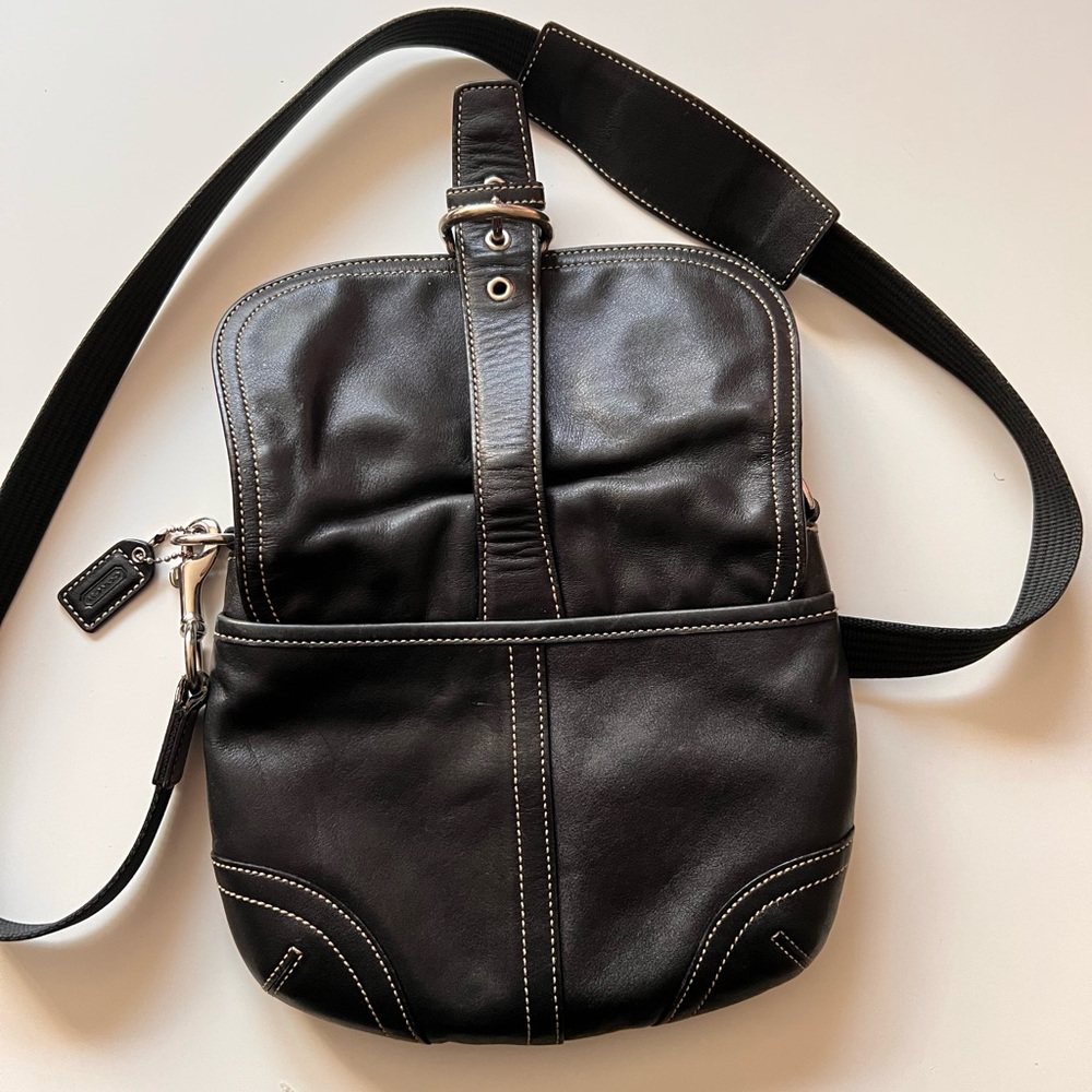 Coach leather purse in black long strap can be worn crossbody - Picture 6 of 7